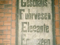 Schildmalerei vor Restaurierung